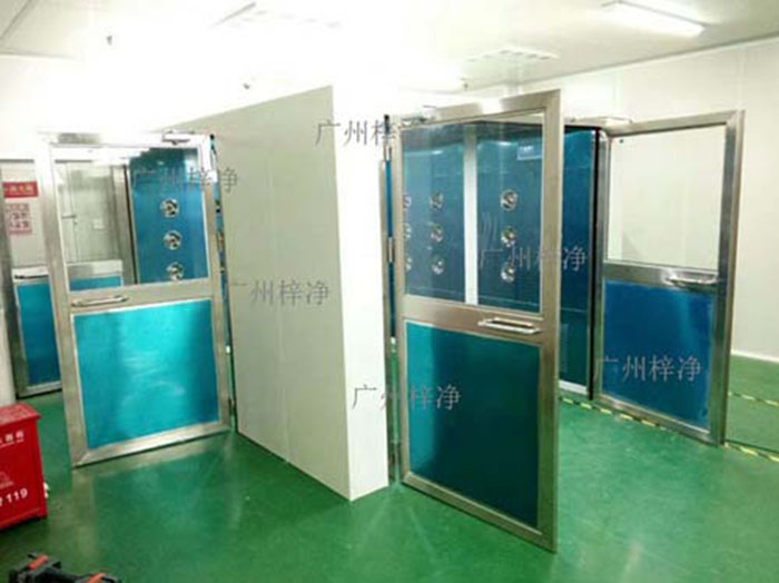 轉角風淋室應安裝在潔凈車間內部人流物流頻繁且潔凈度要求較高的區域。通常位于轉角或門口等關鍵位置。